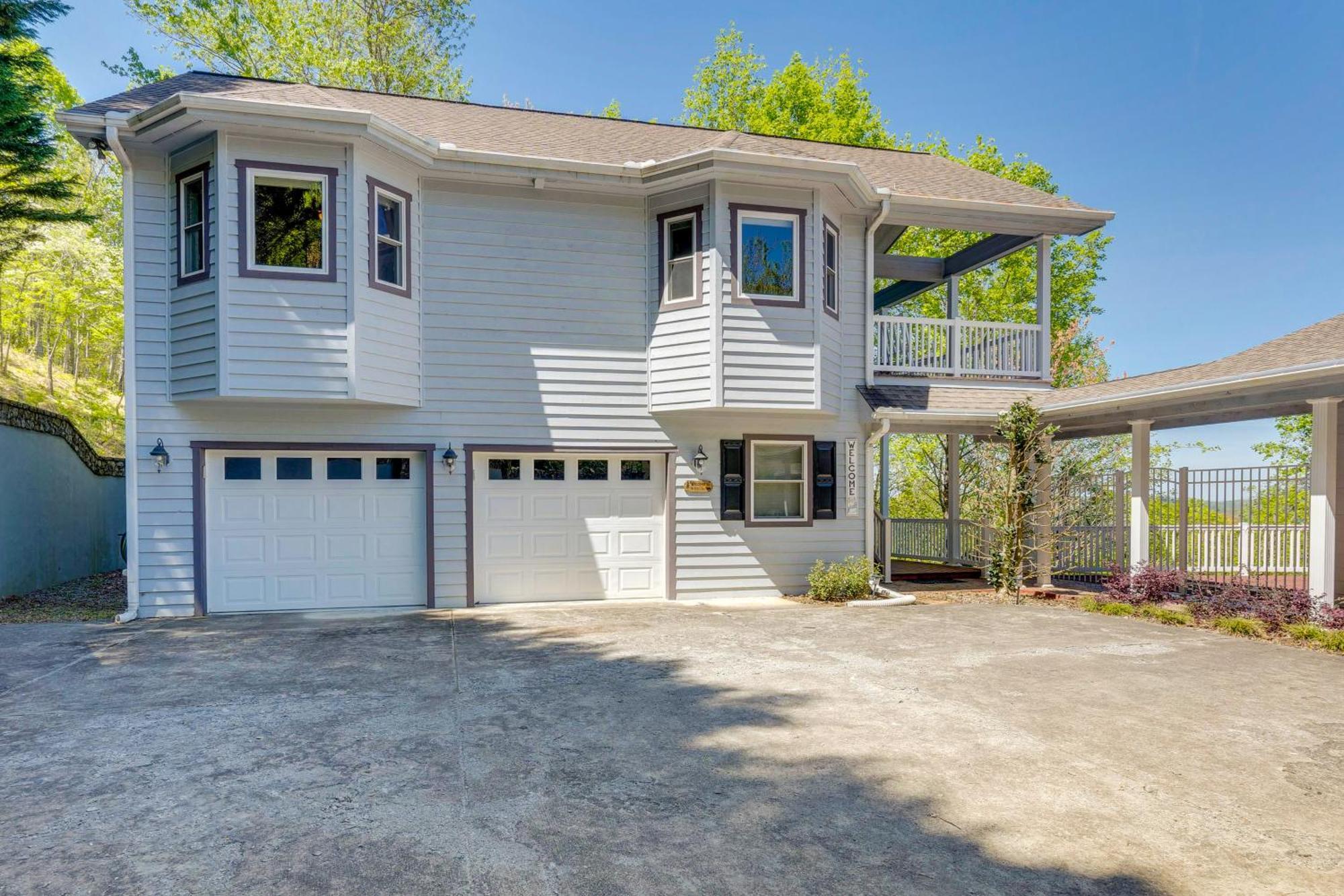 Apartment Lake-view With Covered Deck In Hiawassee! Hiawassee